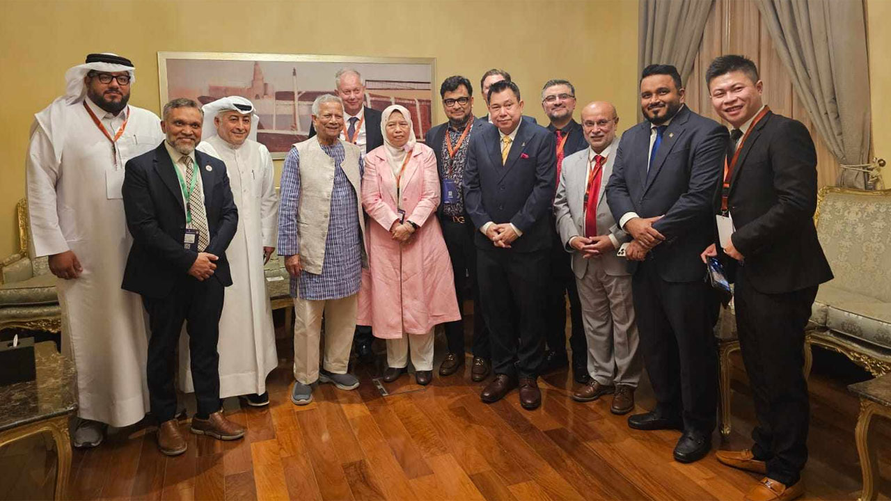 শীর্ষস্থানীয় বিনিয়োগকারীদের সঙ্গে দোহায় প্রধান উপদেষ্টার বৈঠক